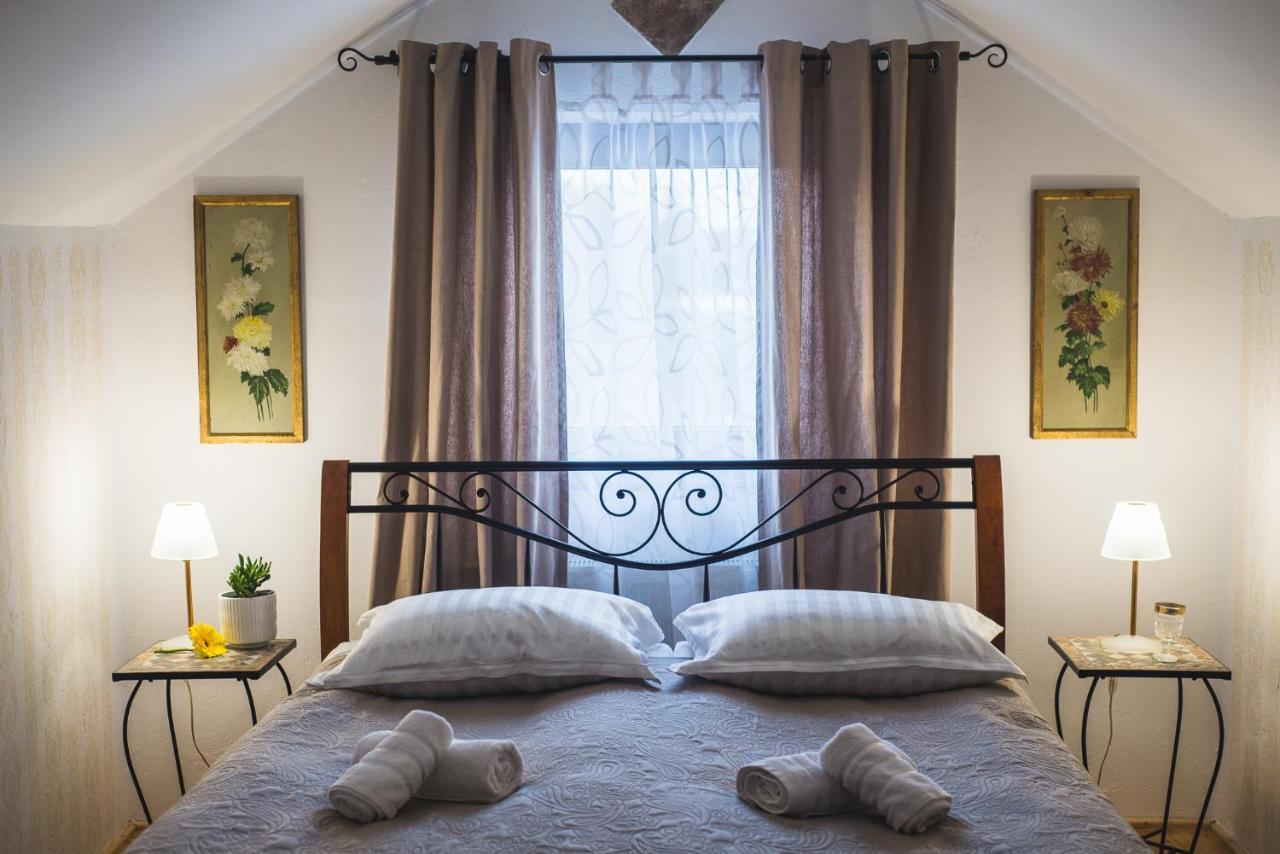 קארנאץ Tri Mudraca Inn מראה חיצוני תמונה