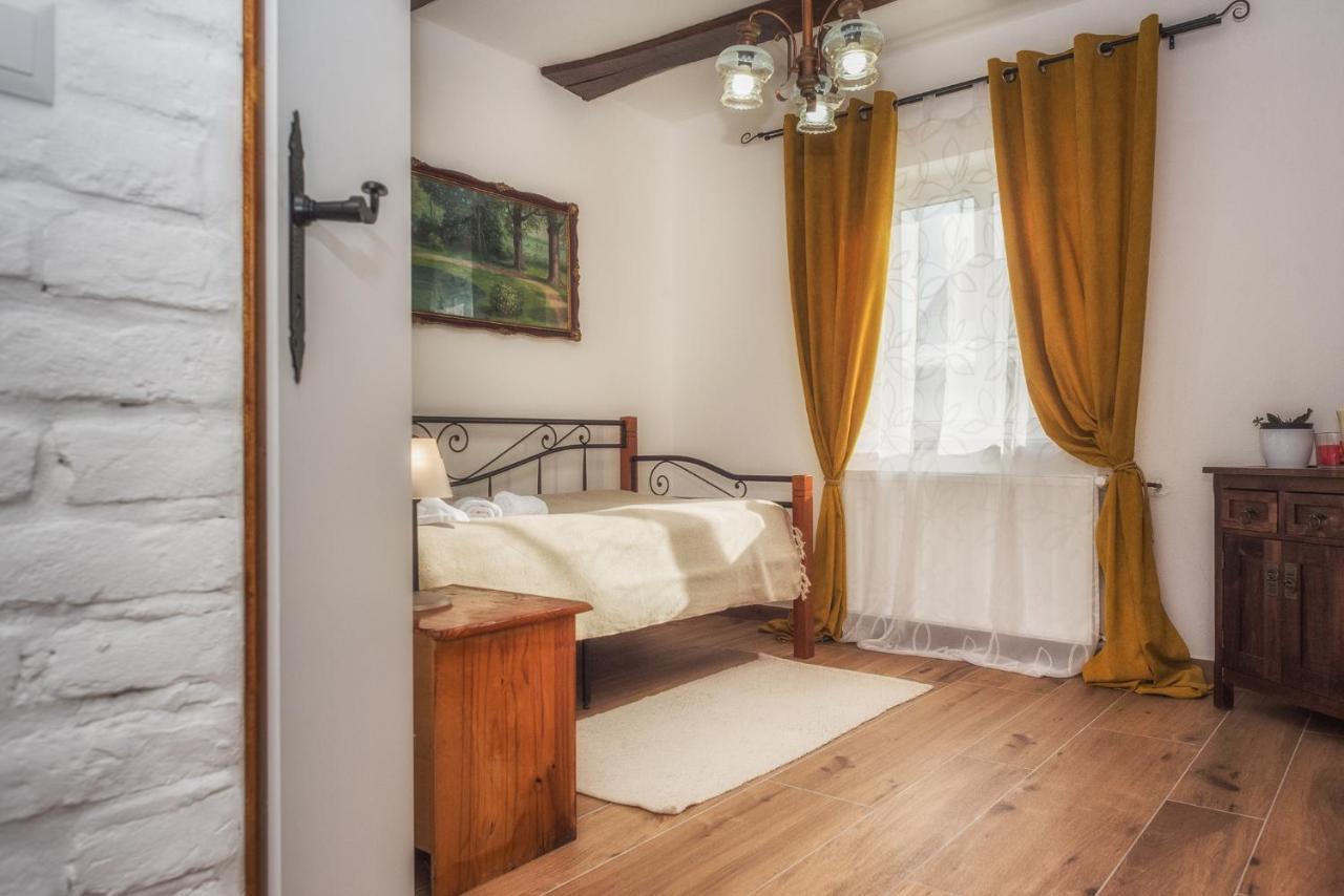 קארנאץ Tri Mudraca Inn מראה חיצוני תמונה