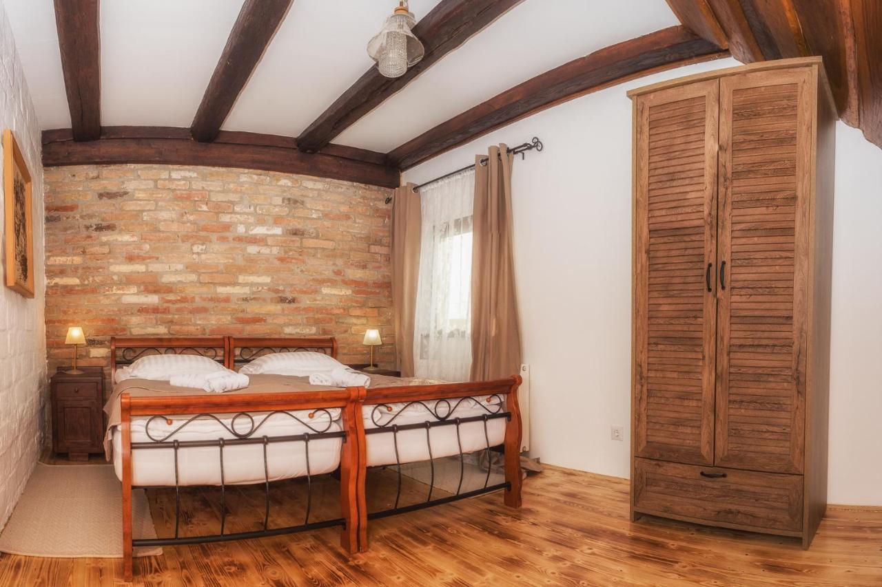 קארנאץ Tri Mudraca Inn מראה חיצוני תמונה