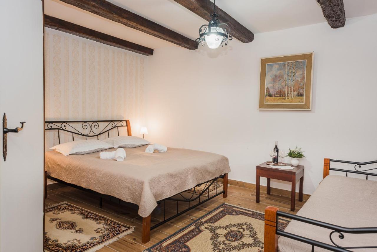 קארנאץ Tri Mudraca Inn מראה חיצוני תמונה
