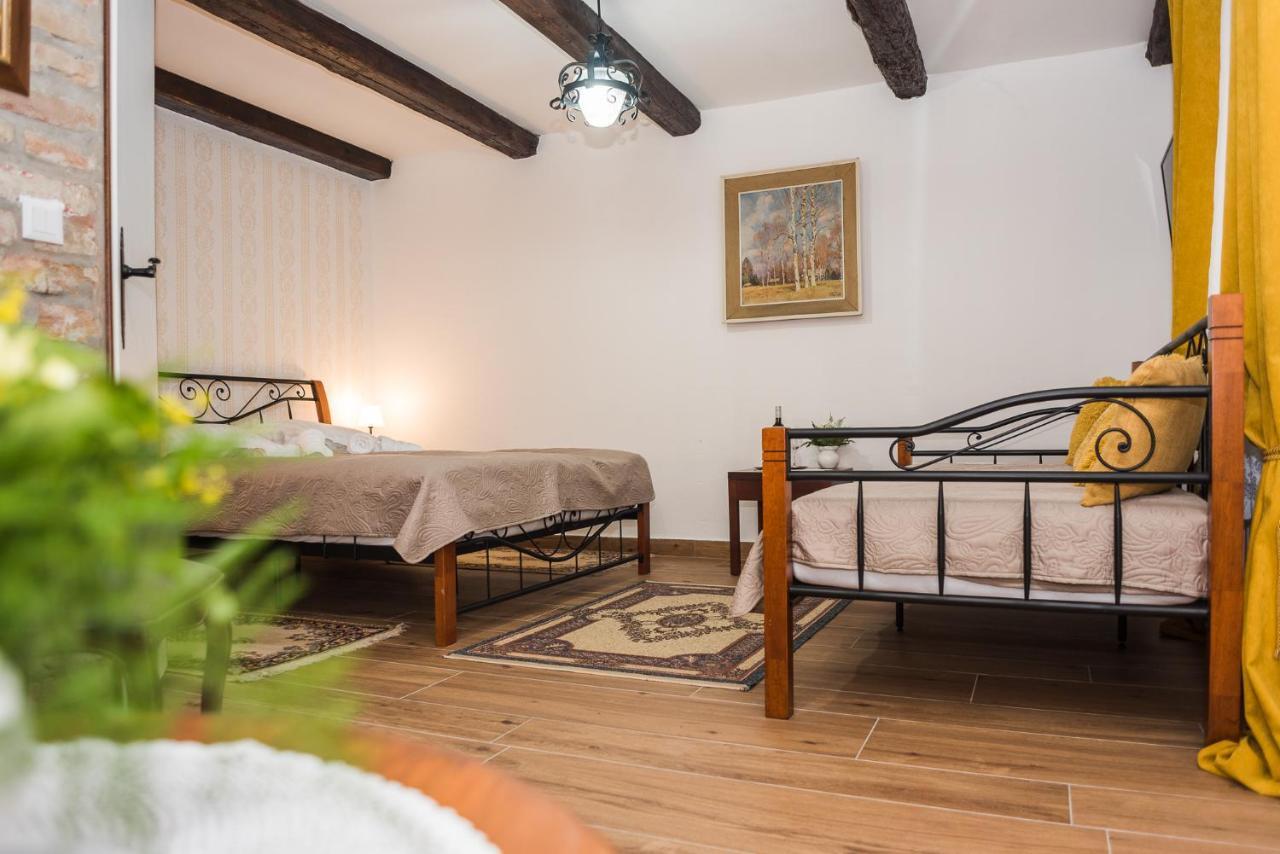 קארנאץ Tri Mudraca Inn מראה חיצוני תמונה