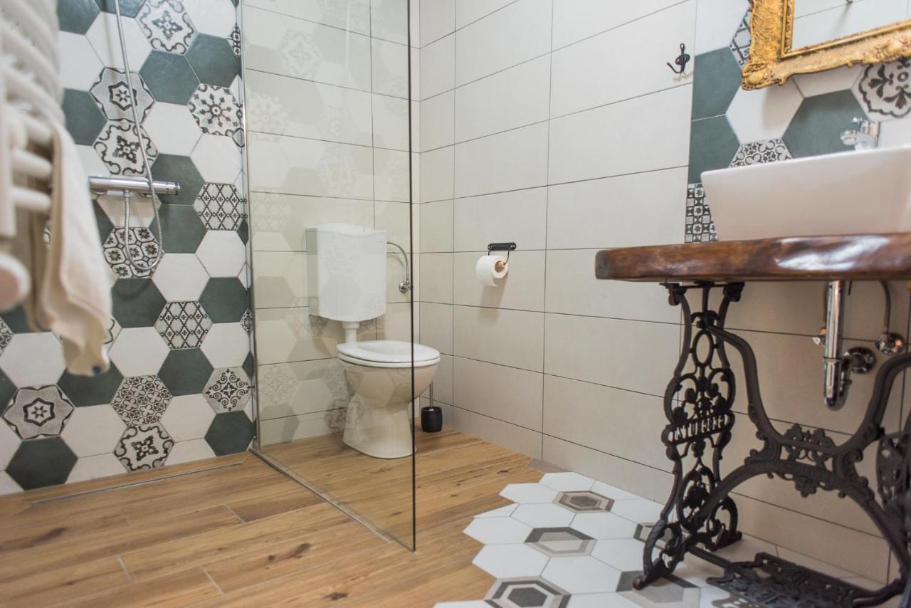 קארנאץ Tri Mudraca Inn מראה חיצוני תמונה
