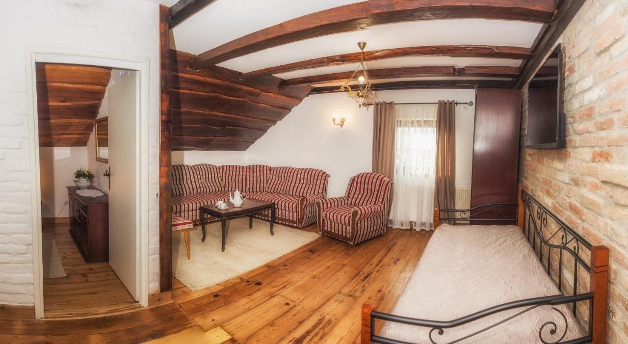 קארנאץ Tri Mudraca Inn מראה חיצוני תמונה