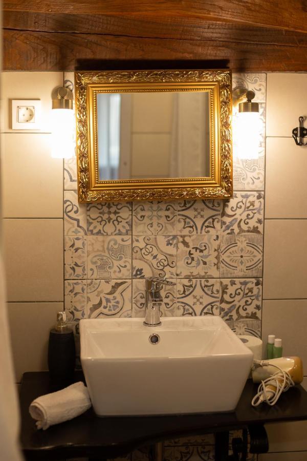 קארנאץ Tri Mudraca Inn מראה חיצוני תמונה